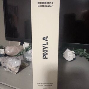 pH Balancing Gel Cleanser - Cream